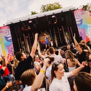 Overdekt podium 10.0m x 6.7m x 6.5m (BxDxH)